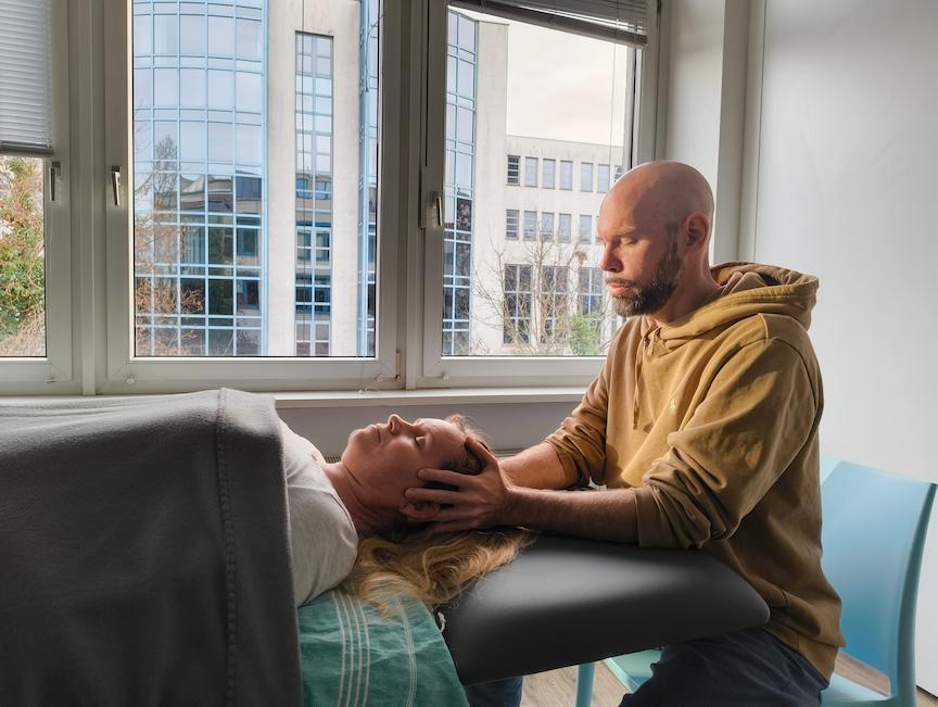 Picture of a Craniosacral treatment